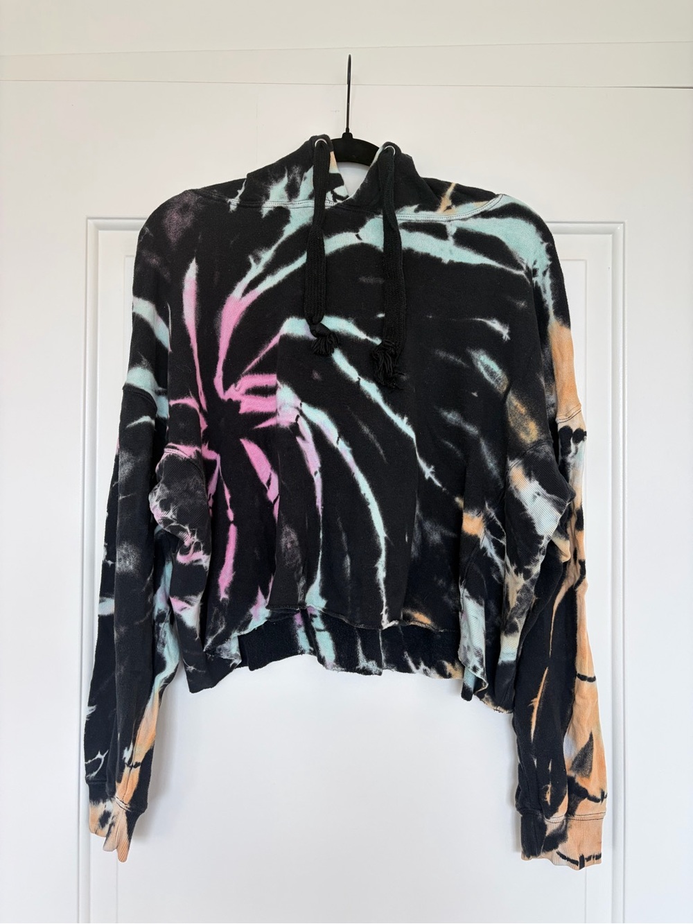Vintage Havana Black Tie-Dye Cropped Hoodie with Pink, Mint & Peach Accents